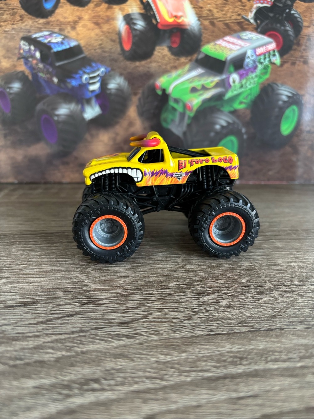 Monster Jam Yellow El Toro Loco truck 1:64 Scale - Picture 5 of 6